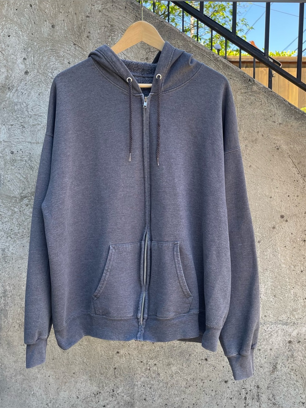 Grey zip up hoodie size large (25x27)